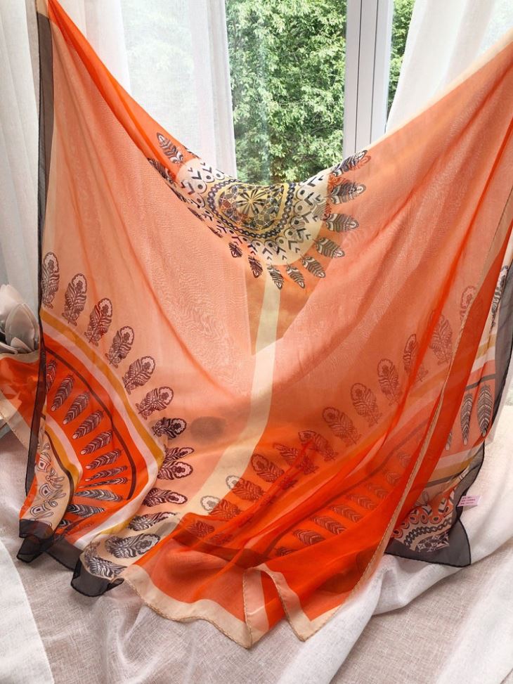China Custom Lady Silk Scarf Manufacturer